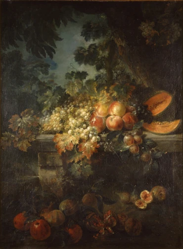 Fleurs, fruits et raisins sur un banc de pierre dans un paysage